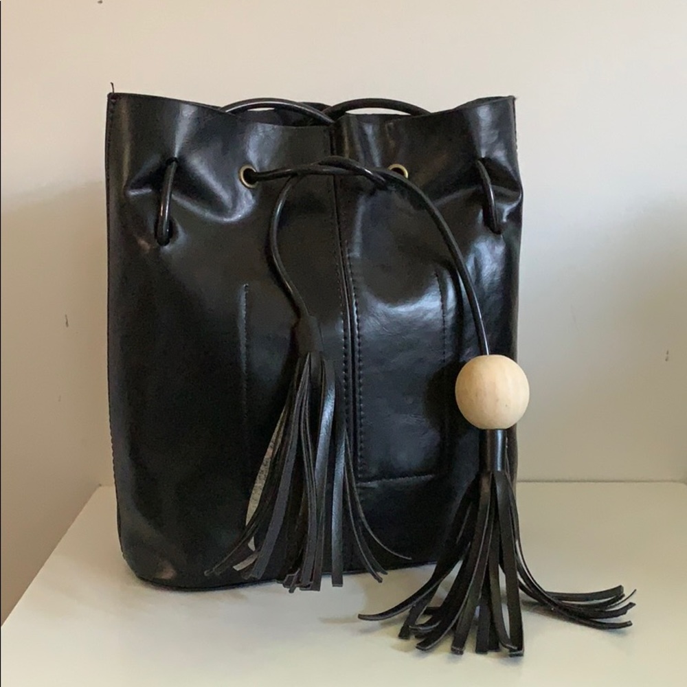 Black bucket bag